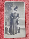 Fotografie tip CDV, femeie cu umbrela, sfarsit de secol XIX