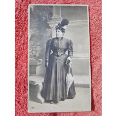 Fotografie tip CDV, femeie cu umbrela, sfarsit de secol XIX