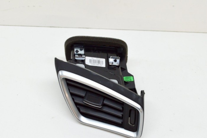 Gura de ventilație planșa de bord NISSAN QASHQAI II J11, J11_ 2020 OEM: 68760-HV50B 13597044