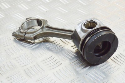 Piston VOLVO V40 Hatchback 2014 OEM: 82L175 11481735 foto