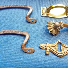 F448-Lot manere si Shielduri vechi pt. mobilier antic metal, alama si bronz.