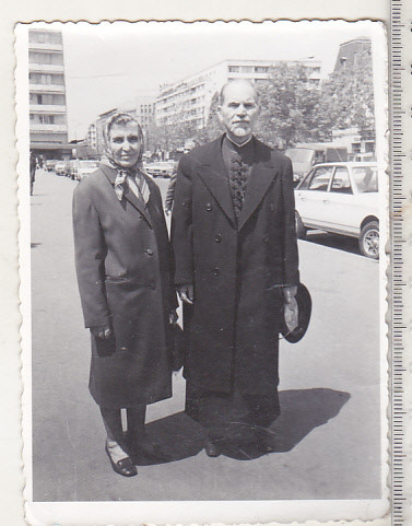 bnk foto Pereche in fata Hotelului Nord, Calea Grivitei Bucuresti - anii `70