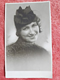 Fotografie tip carte postala, tanara cu palarie, 1937