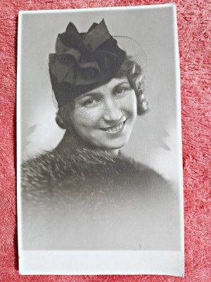 Fotografie tip carte postala, tanara cu palarie, 1937 foto