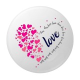 Cumpara ieftin Insigna rotunda Love, inimioare roz in forma de inima, 58 mm, prindere cu ac metalic