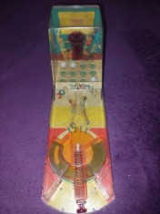 Jucarie veche de tabla/plastic colectie,JOC BASCHET,jucarie Romaneasca vech.RARA