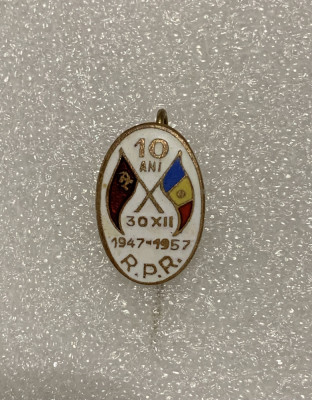 Insigna RPR 10 ani Rom&amp;acirc;nia URSS 1947-1957 foto