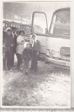 Bnk foto Excursionisti langa autocar Setra S12 ONT, Alb-Negru, Romania de la 1950, Transporturi