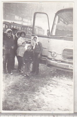 bnk foto Excursionisti langa autocar Setra S12 ONT foto