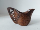 * Vas de lemn sculptat manual, decor tradițional balcanic, 16 &times; 10 &times; 6 cm, vas ceremonial de nunta