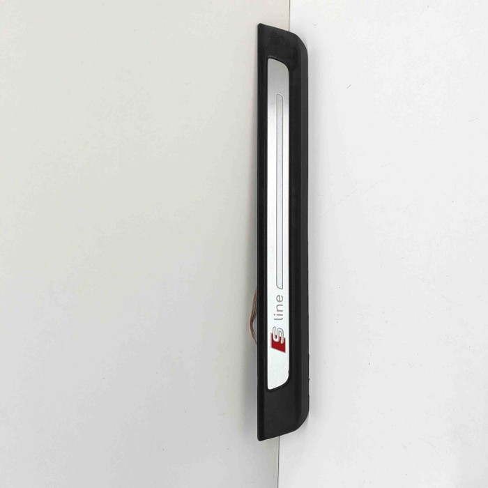 Ornament prag dreapta față AUDI Q7 4M 2017 OEM: 4M0947406B