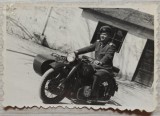 Militar in motocicleta cu atas, numere Bucuresti// fotografie