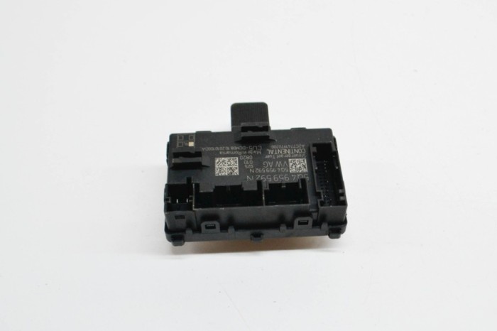 Modul de control ușă dreapta față SKODA KAROQ NU7 2021 OEM: 5Q4959592N,A2C7741970200 15337000