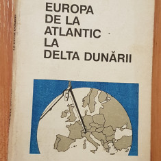 Europa de la Atlantic la Delta Dunarii de Maurice Duverger