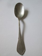 2) Lingurita din argint cu marcaj 800 circa 1920,lungime=101 mm,greutate=8,22 grame