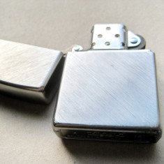 B964-I-Zippo Bricheta benzina vintage functionala metal argintiu.