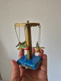 Jucarie veche din tabla carusel avioane functionala vintage retro colectie China