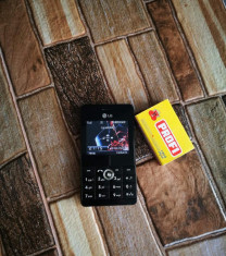 LG KE820 - telefon cu butoane Vintage foarte mic ! Perfect functional foto