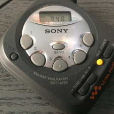 RADIO PORTABIL DE COLECTIE SONY FM/AM WALKMAN SRF-M35 DIN 2000.CITITI DESCRIEREA