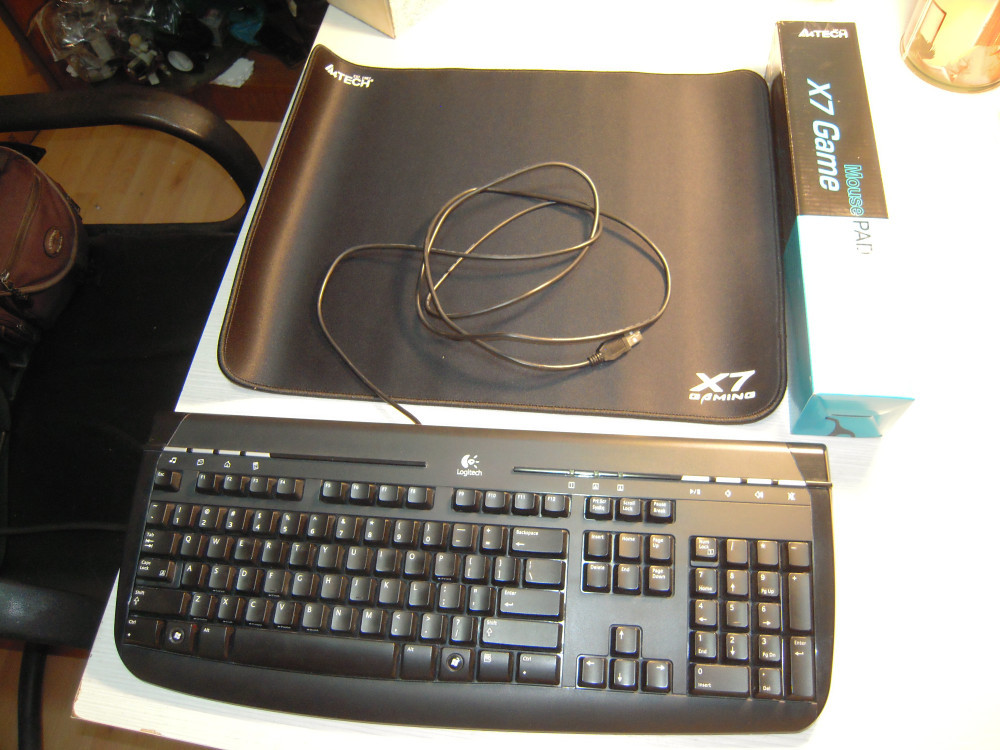 Tastatura Logitech Y-UM76A conexiune USB+Mouse pad A4Tech X7-300MP  (435x350) mm, Cu fir | Okazii.ro