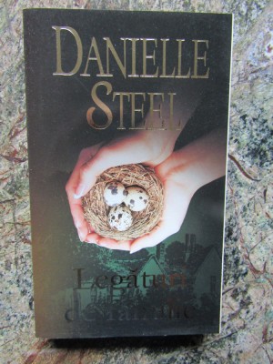 DANIELLE STEEL - LEGATURI DE FAMILIE foto