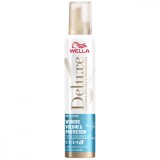 Spuma pentru par cu fixare ultra puternica Wonder Volume &amp; Protection Wella Deluxe, 200ml, Wella