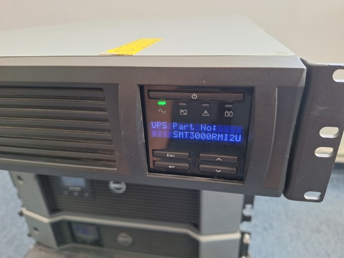 APC Smart-UPS, 3kVA, Rackmount 2U, SMT3000RMI2UC