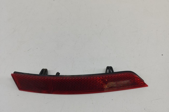 Reflector bara de protecție dreapta spate VW PASSAT Variant B8 3G5 2017 OEM: 3G0945104A 30249791