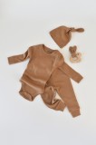 Cumpara ieftin Set 3 piese: body cu maneca lunga, pantaloni lungi si caciulita din bumbac organic si modal - Maro BabyCosy (Marime: 3-6 Luni)