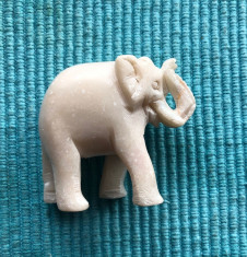 Frumoasa scupltura in marmura reprezentand un elefant foto