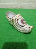 LIMOGES Porcelaine Artistique - condur decorat cu o scena tip FRAGONARD , pantof de epoca 14 cm