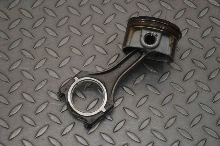 Piston PORSCHE 911 991 2016 OEM: 400A4815