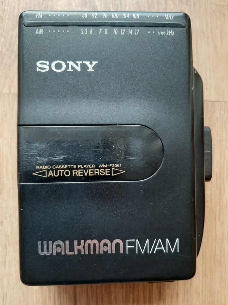 Casetofon radio cu casti Walkman Sony WM-F2061 vechi vintage partial  functional | Okazii.ro