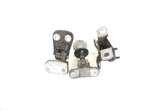 Balama ușă dreapta spate LAND ROVER DISCOVERY IV L319 2009 10843176