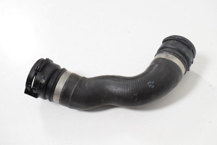 Furtun radiator răcire dreapta BMW 3 F30, F80 2017 OEM: 7812942 3387614