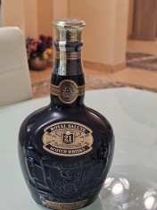 whisky Royal Salute cu sticla albastra foto