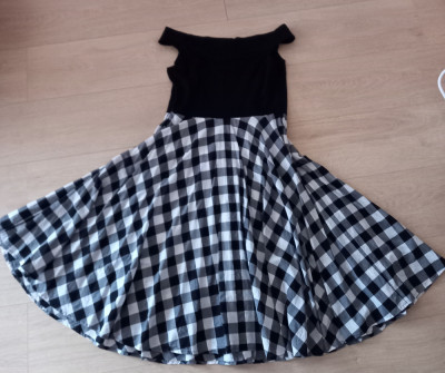 Rochie alb-negru medie, marime 40 foto