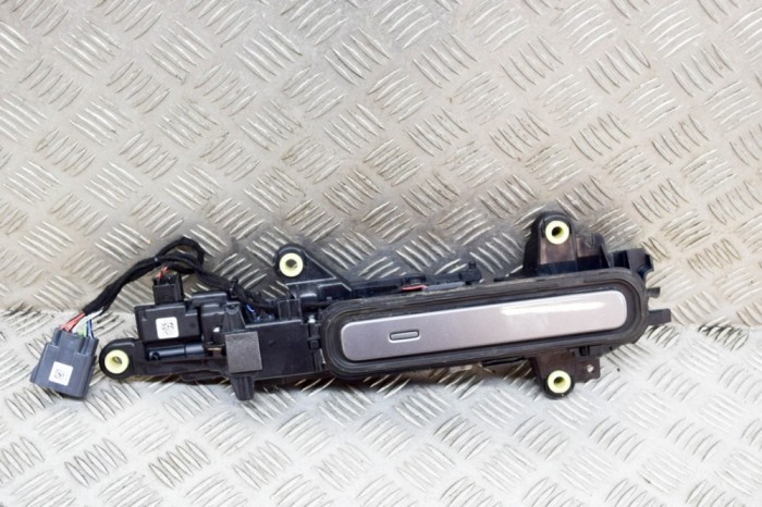 M&acirc;ner exterior ușă dreapta față JAGUAR I-PACE X590 2020 OEM: J9D3-22400-AE,C93409-104 20815401