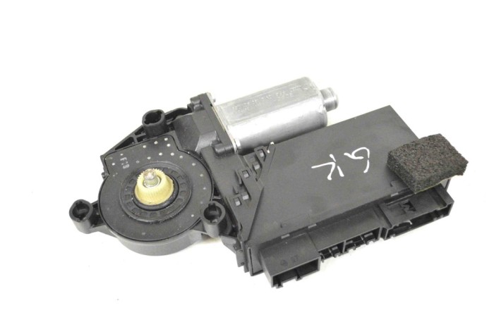 Motor macara geam ușă st&acirc;nga spate PORSCHE CAYENNE 9PA 2005 OEM: 7L0959795A 11619100