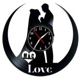 Ceas de Perete Decorativ &ldquo;Love &amp; Harmony&rdquo;, din Disc Vinil Reciclat, Design Romantic cu Păsări și Inimă, Negru, Mecanism Silențios (Sweep)-(personaliza