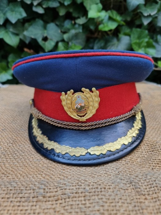 Cascheta de ceremonie, de ofiter RSR, fabricata in 1980, masura 56.