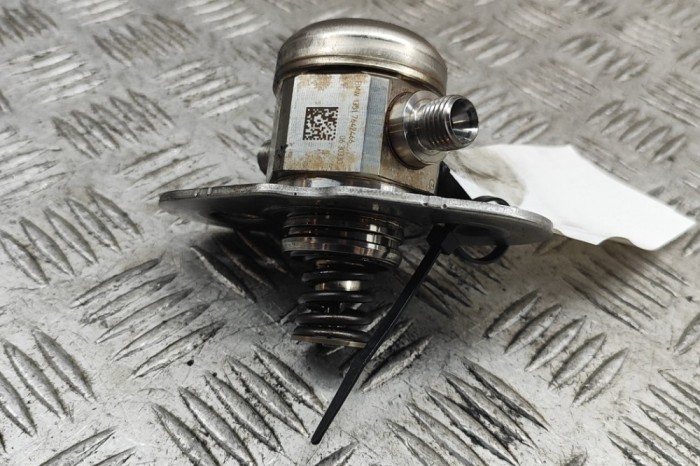 Pompa de combustibil de &icirc;naltă presiune BMW 5 G30 2019 OEM: Sedan | 31518326