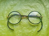 H68-I-Ochelari antici colectie bachelita anii 1900 metal cu alama aurita manere flezibile sistem arc. Sticle stare buna, 1 maner inevelis cu defecte.