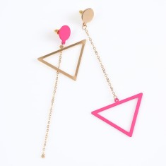Cercei asimetrici cu triunghiuri