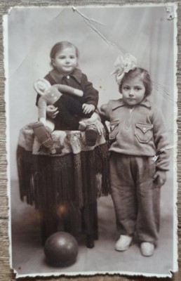 Fetite cu jucarii// foto tip CP, studio P. Fenerotein Tecuci foto
