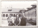 Bnk foto Manastirea Ghighiu - interorul curtii, Alb-Negru, Romania de la 1950, Cladiri