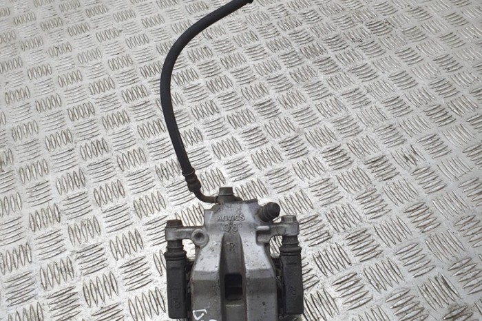 Etrier de fr&acirc;nă dreapta spate TOYOTA RAV 4 IV _A4_ 2016 13609186