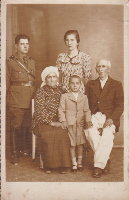 FOTOGRAFIE FAMILIE 20 IUNIE 1940 DIMENSIUNI 135 X 85 mm.