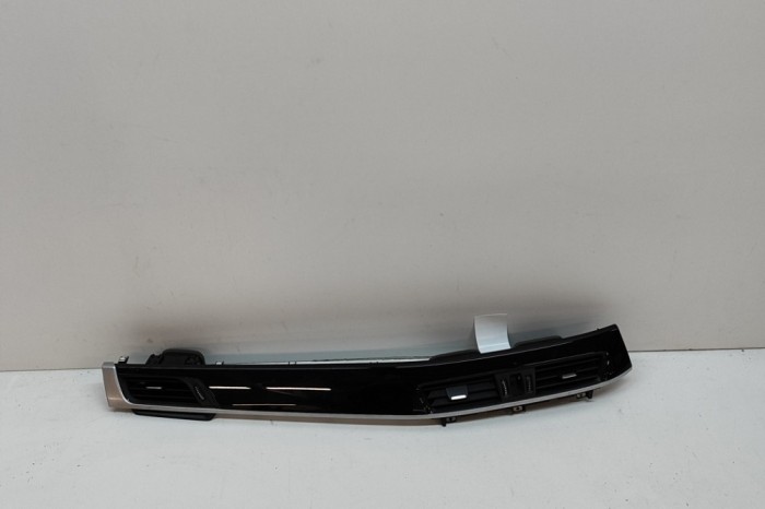Gura de ventilație planșa de bord BMW X1 F48 2020 OEM: 9483800,9332456,9292741,9292739 25272264