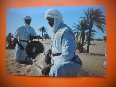 HOPCT 86864 FOLCLOR IN DESERT-ALGERIA -COSTUM NATIONAL-CIRCULATA foto